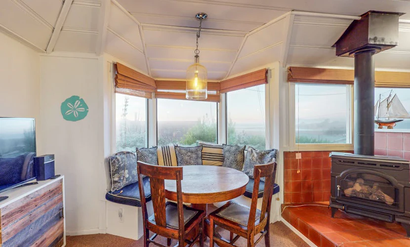 Seaside Cottage - Bodega Bay Bright Beach Cottage with Ocean Views & Fireplace