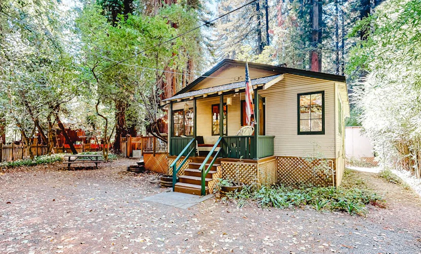 Guerneville Clearheart Grove: Dog-Friendly Redwood Cabin