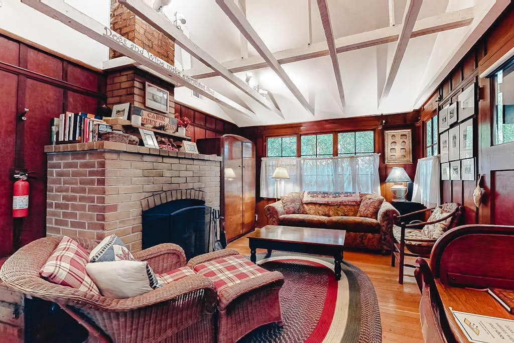 Guerneville Clearheart Grove: Dog-Friendly Redwood Cabin