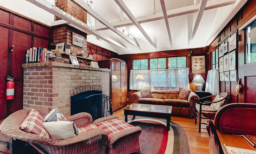 Clearheart Grove - Guerneville Dog-Friendly Redwood Cabin with Hot Tub & Fireplace