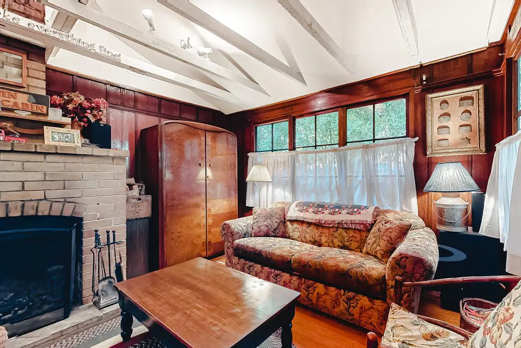Guerneville Clearheart Grove: Dog-Friendly Redwood Cabin