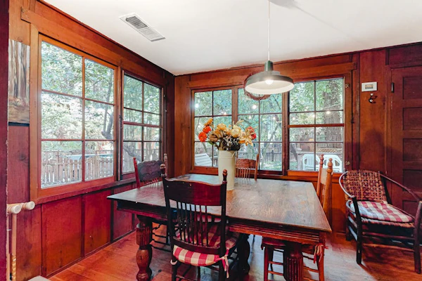 Clearheart Grove - Guerneville Dog-Friendly Redwood Cabin with Hot Tub & Fireplace