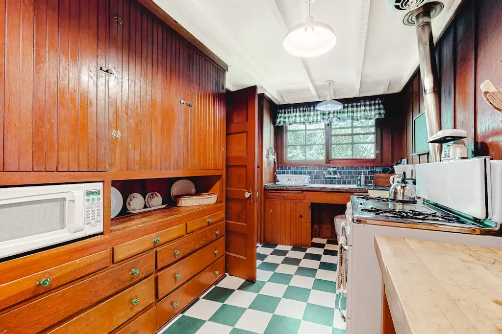 Guerneville Clearheart Grove: Dog-Friendly Redwood Cabin