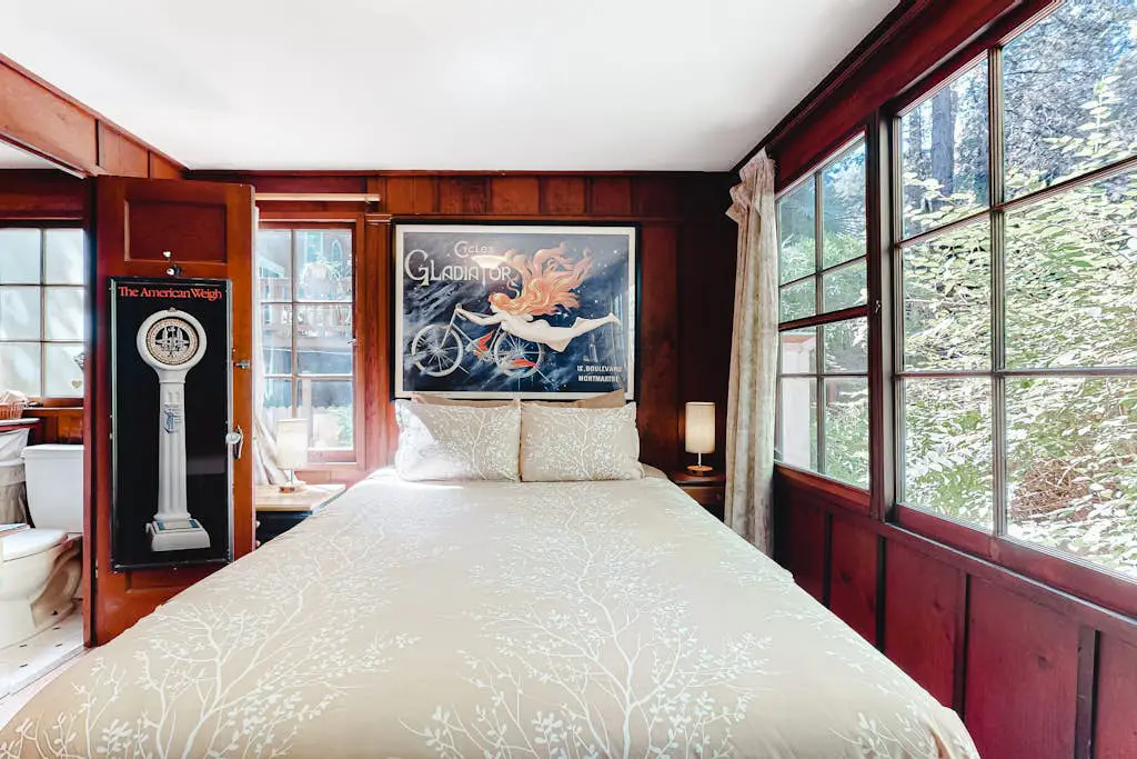 Guerneville Clearheart Grove: Dog-Friendly Redwood Cabin