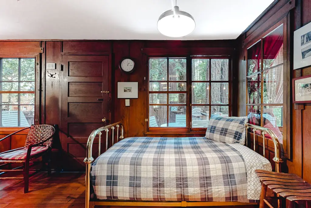 Guerneville Clearheart Grove: Dog-Friendly Redwood Cabin