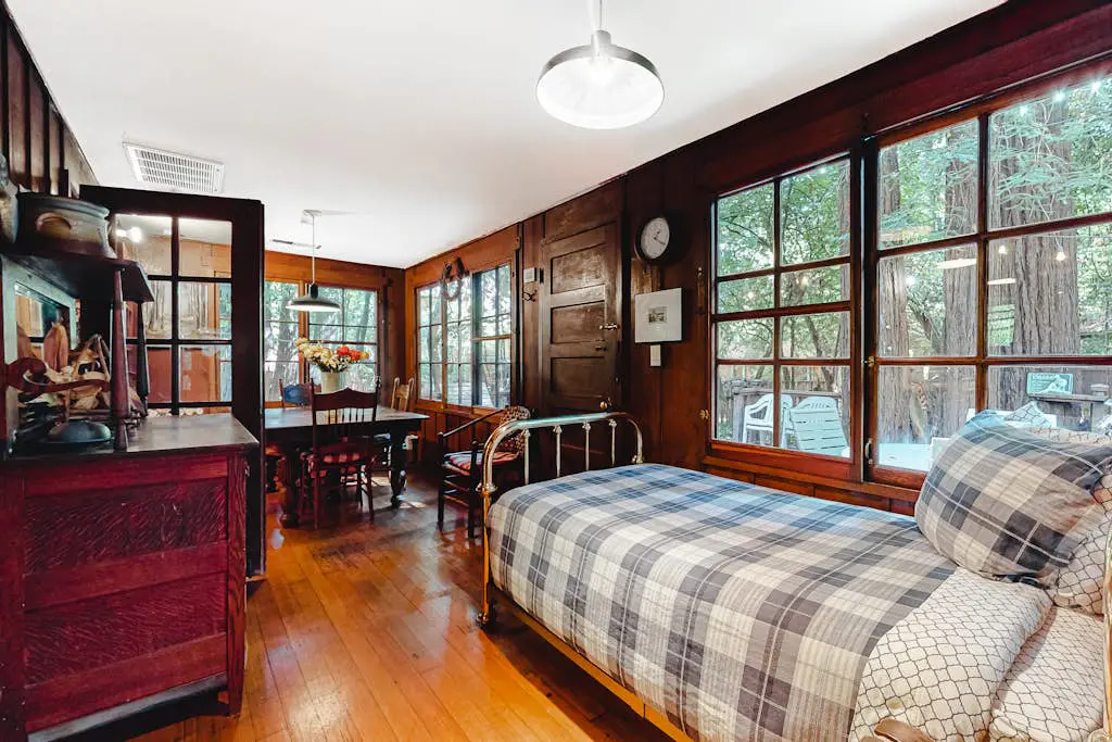 Guerneville Clearheart Grove: Dog-Friendly Redwood Cabin