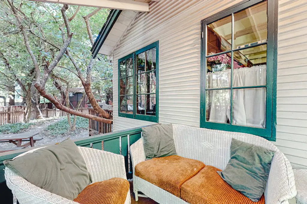 Guerneville Clearheart Grove: Dog-Friendly Redwood Cabin