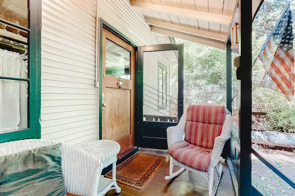 Guerneville Clearheart Grove: Dog-Friendly Redwood Cabin