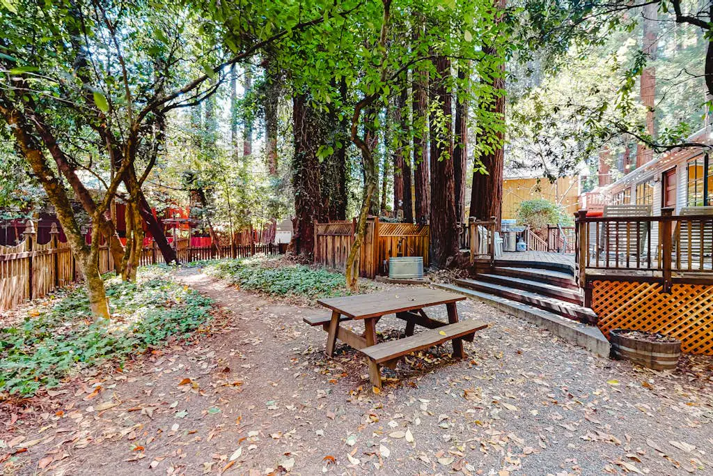 Guerneville Clearheart Grove: Dog-Friendly Redwood Cabin