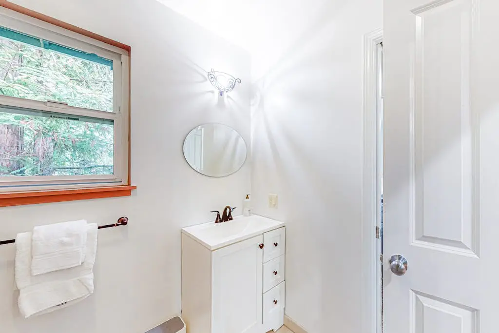 Guerneville Dog-Friendly Forest Hideaway near Downtown