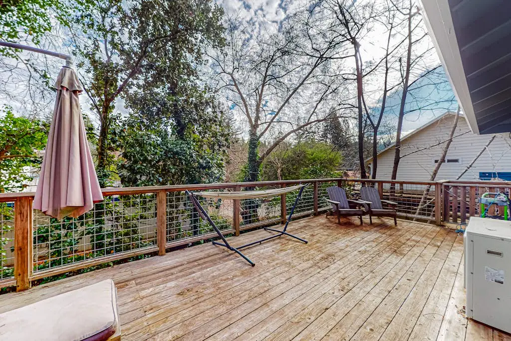Guerneville Dog-Friendly Forest Hideaway near Downtown