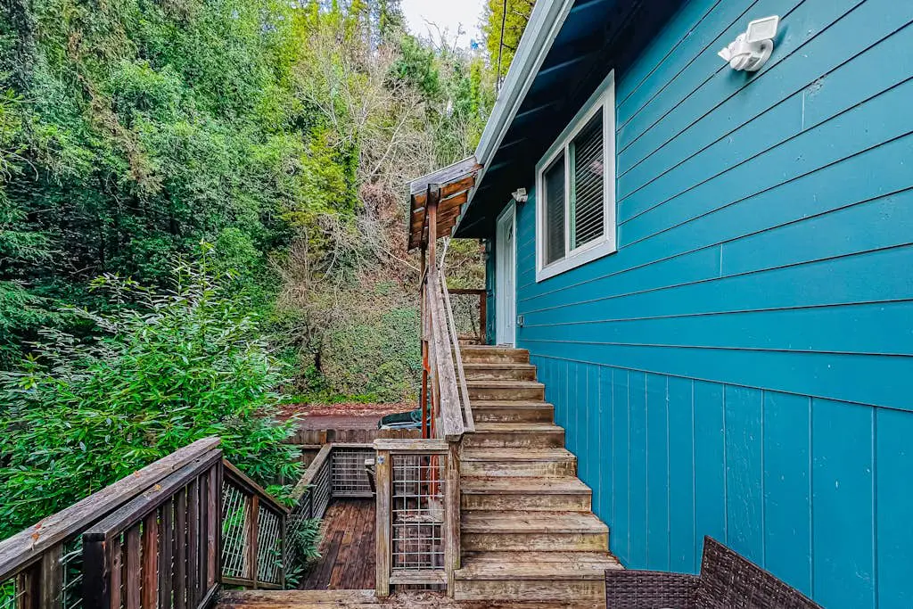 Guerneville Dog-Friendly Forest Hideaway near Downtown