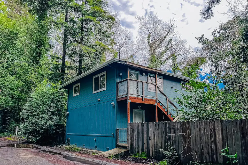 Guerneville Dog-Friendly Forest Hideaway near Downtown
