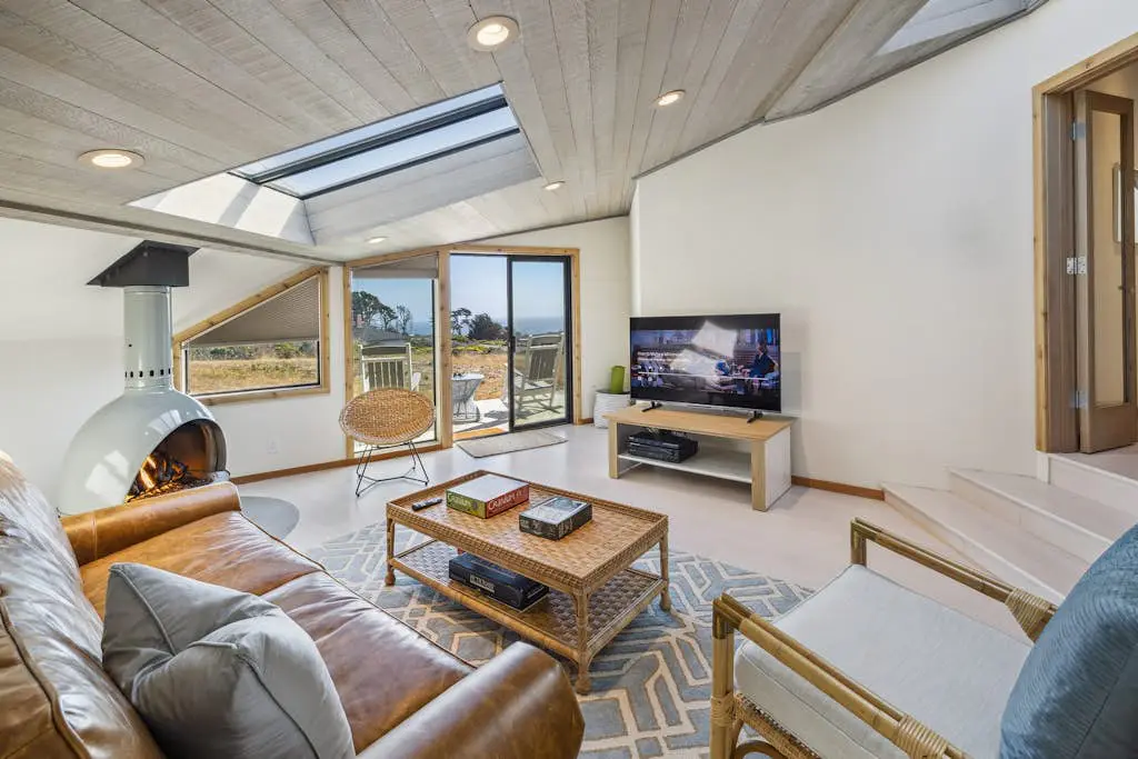 Bodega Bay Architect-Designed Oceanfront Hot Tub Retreat