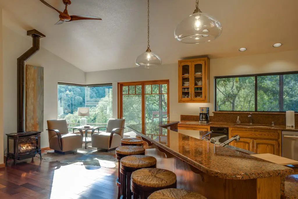 Leslie Creek House - Santa Rosa Wine Country Pool & Hot Tub Retreat