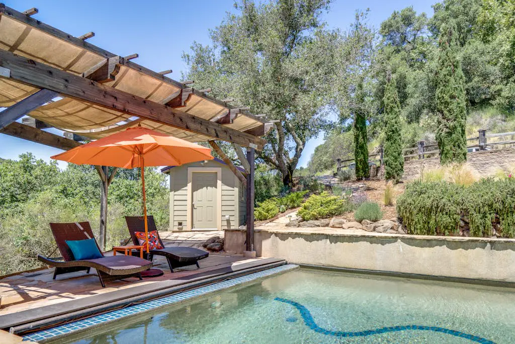 Leslie Creek House - Santa Rosa Wine Country Pool & Hot Tub Retreat