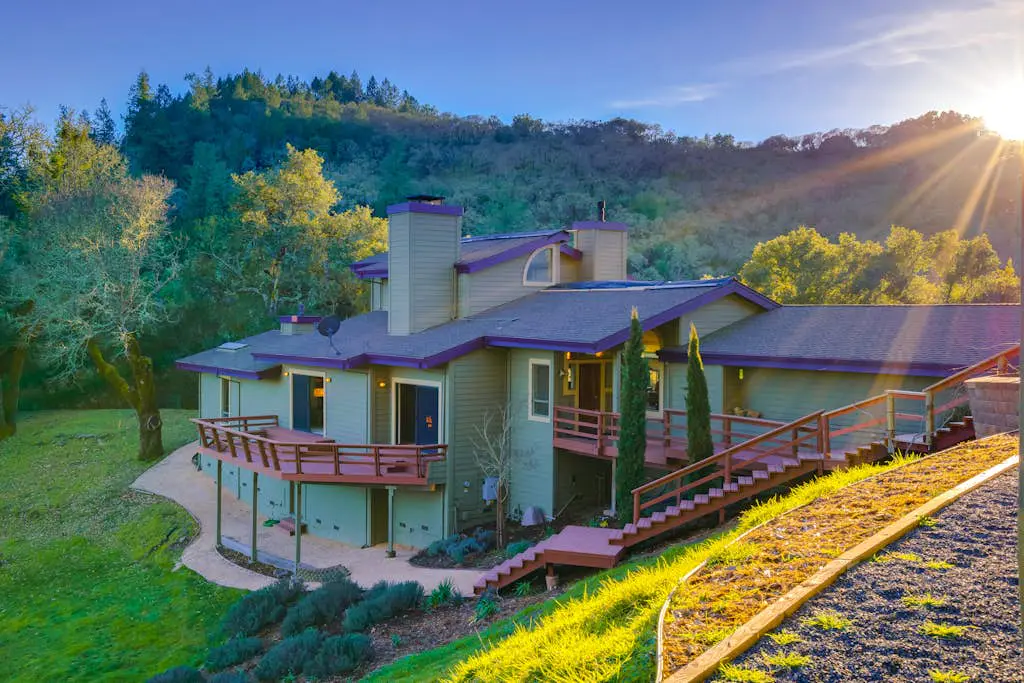 Leslie Creek House - Santa Rosa Wine Country Pool & Hot Tub Retreat