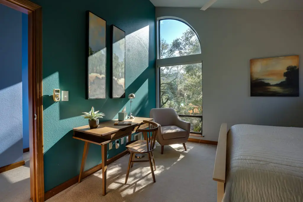 Leslie Creek House - Santa Rosa Wine Country Pool & Hot Tub Retreat