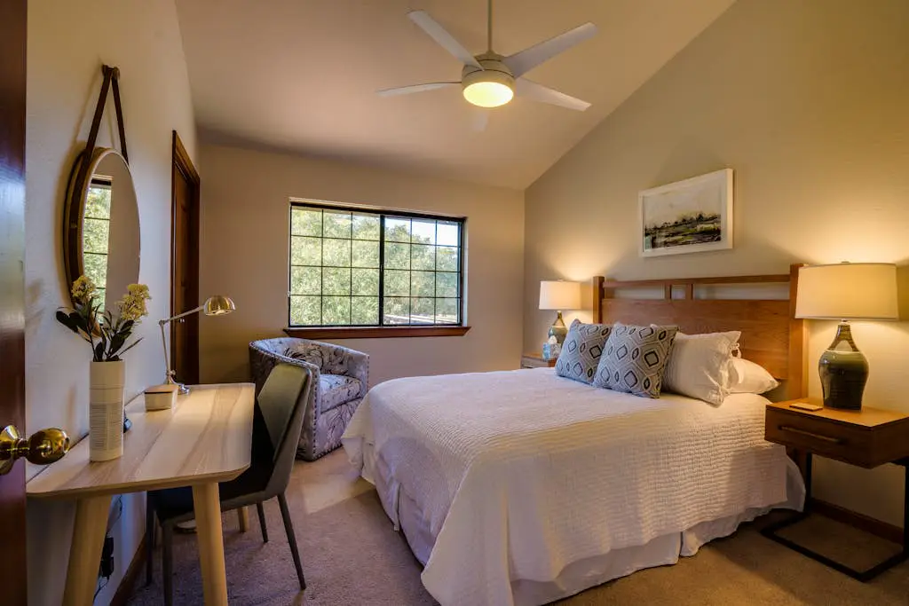 Leslie Creek House - Santa Rosa Wine Country Pool & Hot Tub Retreat