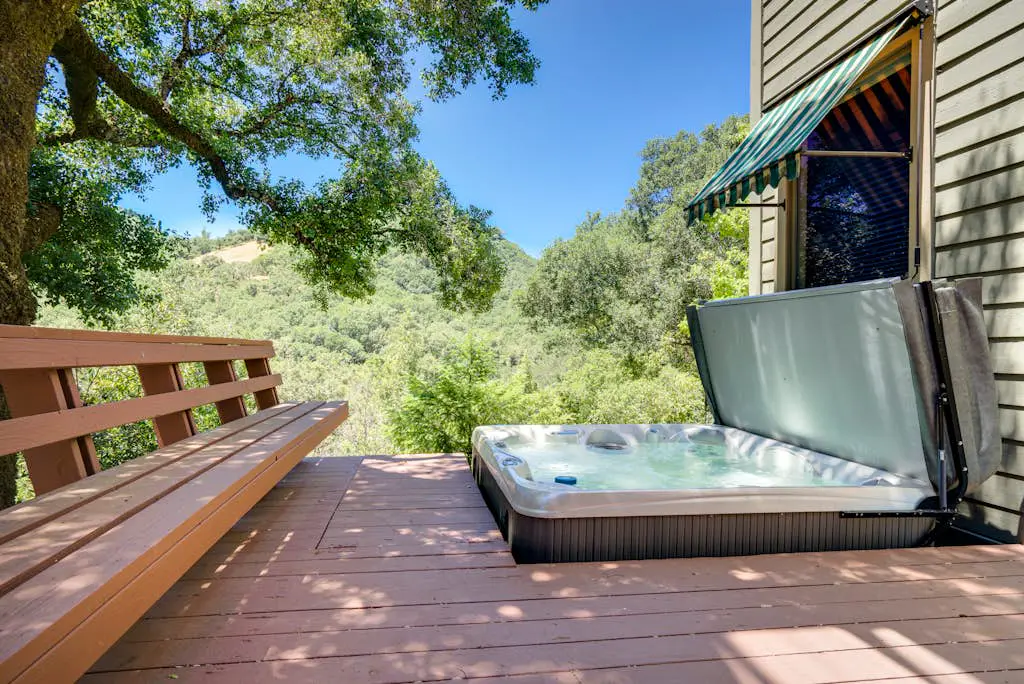 Leslie Creek House - Santa Rosa Wine Country Pool & Hot Tub Retreat