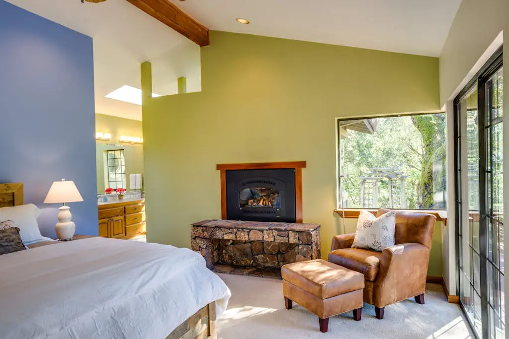 Leslie Creek House - Santa Rosa Wine Country Pool & Hot Tub Retreat