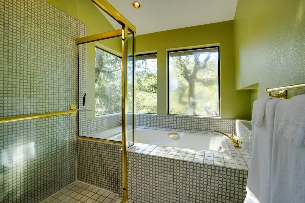 Leslie Creek House - Santa Rosa Wine Country Pool & Hot Tub Retreat