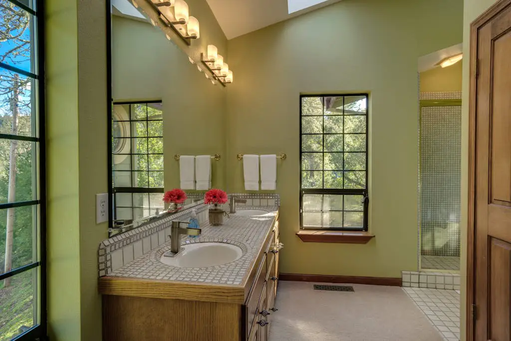 Leslie Creek House - Santa Rosa Wine Country Pool & Hot Tub Retreat