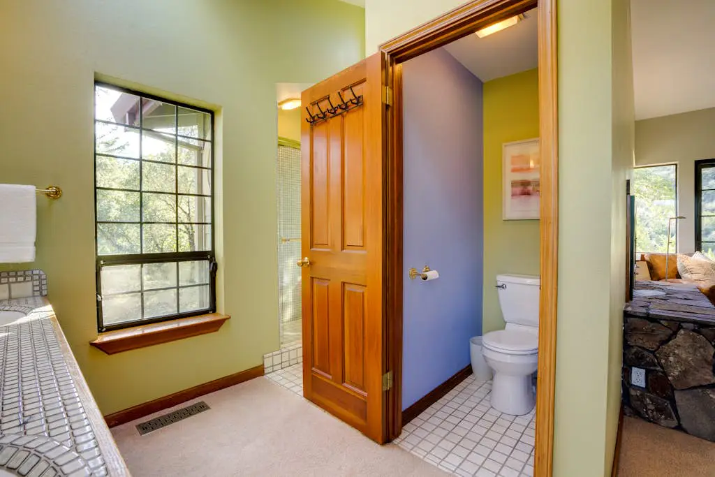 Leslie Creek House - Santa Rosa Wine Country Pool & Hot Tub Retreat