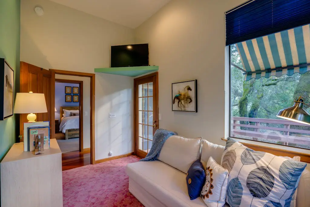 Leslie Creek House - Santa Rosa Wine Country Pool & Hot Tub Retreat