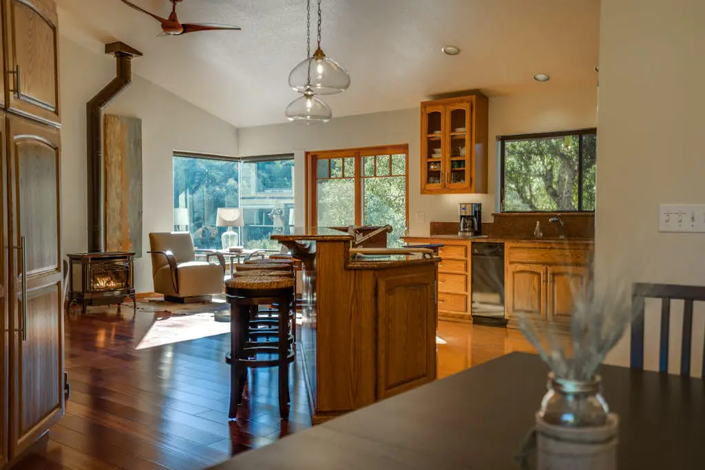 Leslie Creek House - Santa Rosa Wine Country Pool & Hot Tub Retreat