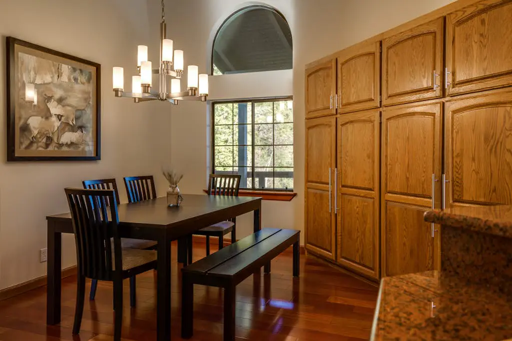 Leslie Creek House - Santa Rosa Wine Country Pool & Hot Tub Retreat