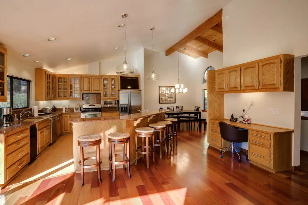 Leslie Creek House - Santa Rosa Wine Country Pool & Hot Tub Retreat