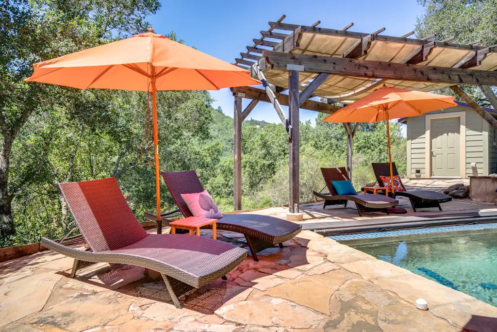 Leslie Creek House - Santa Rosa Wine Country Pool & Hot Tub Retreat