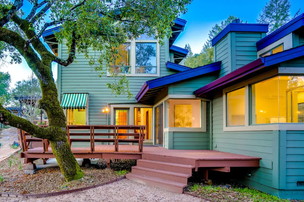 Leslie Creek House - Santa Rosa Wine Country Pool & Hot Tub Retreat