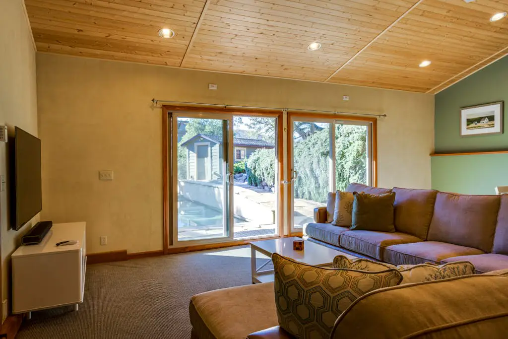 Leslie Creek House - Santa Rosa Wine Country Pool & Hot Tub Retreat