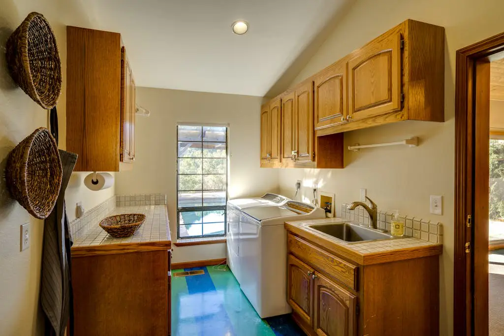 Leslie Creek House - Santa Rosa Wine Country Pool & Hot Tub Retreat