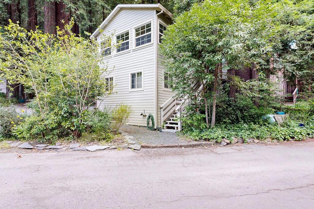 Dog-Friendly Guerneville Cabin near River