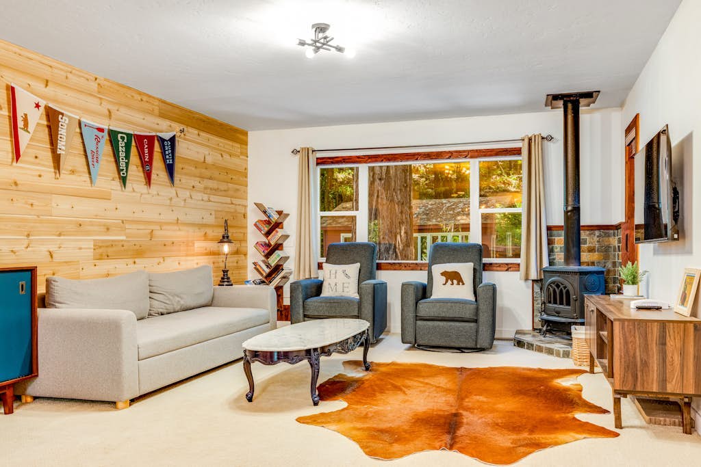 Cazadero Idyllic Creekside Getaway- Cozy, Cute & Updated