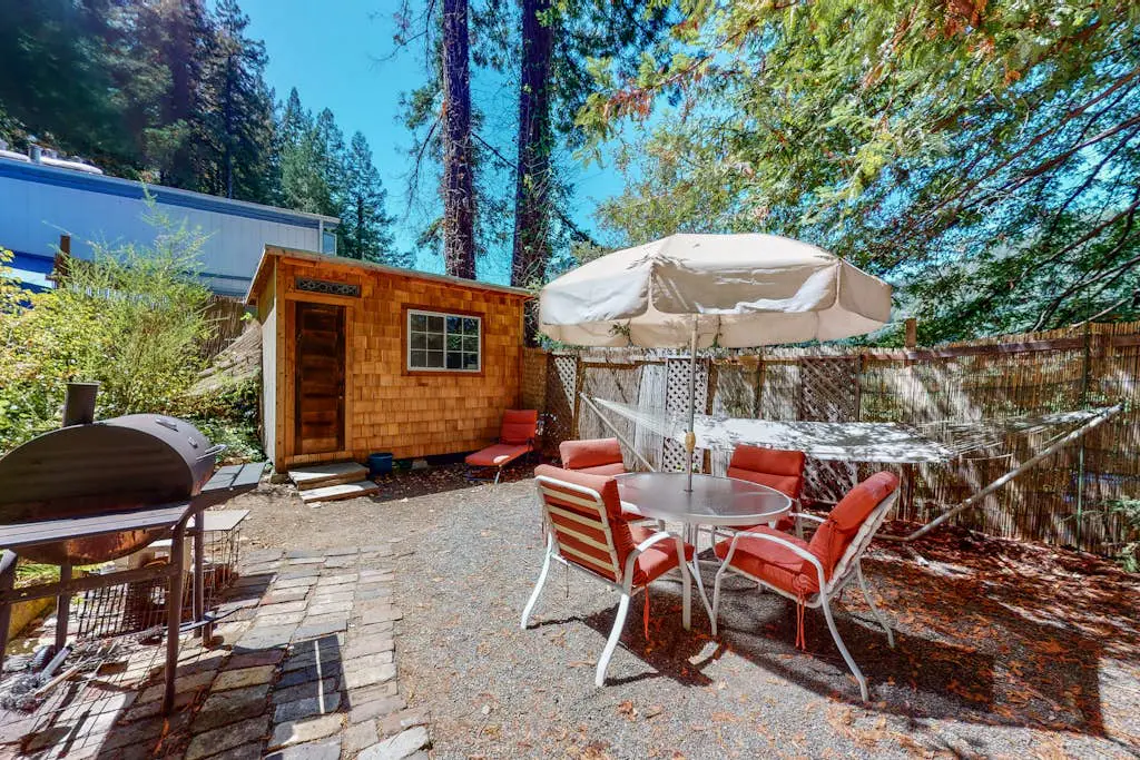 Guerneville Dog-Friendly Vineyard Cottage with Hot Tub