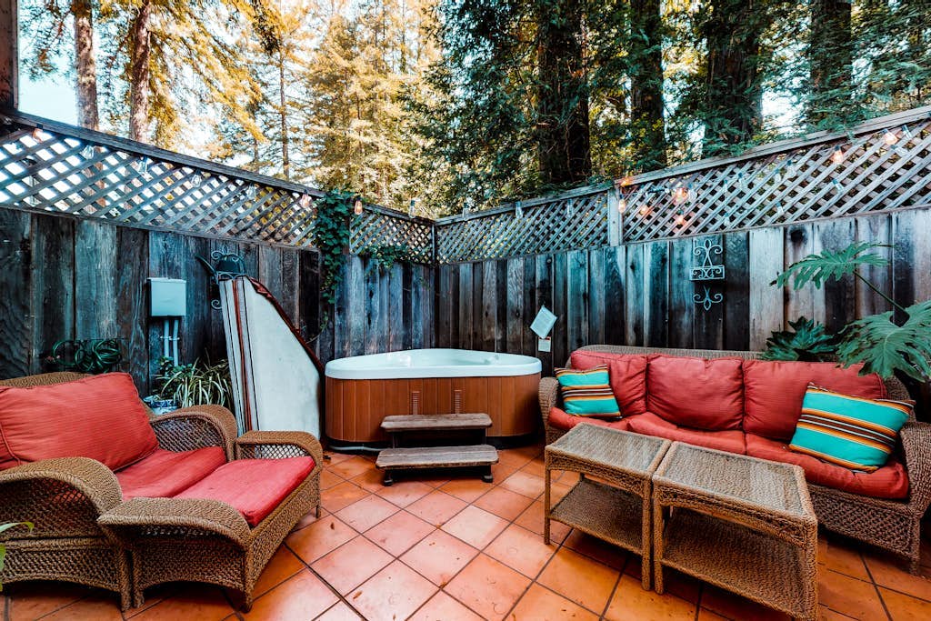 Guerneville Dog-Friendly Vineyard Cottage with Hot Tub