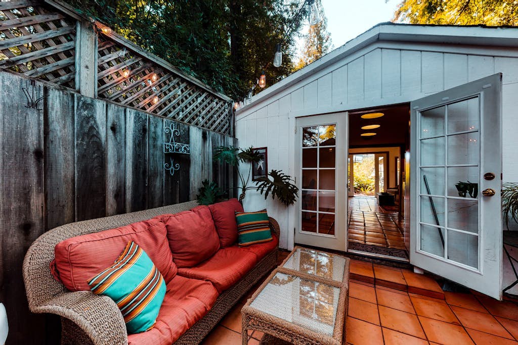 Guerneville Dog-Friendly Vineyard Cottage with Hot Tub