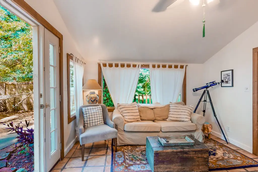 Guerneville Dog-Friendly Vineyard Cottage with Hot Tub