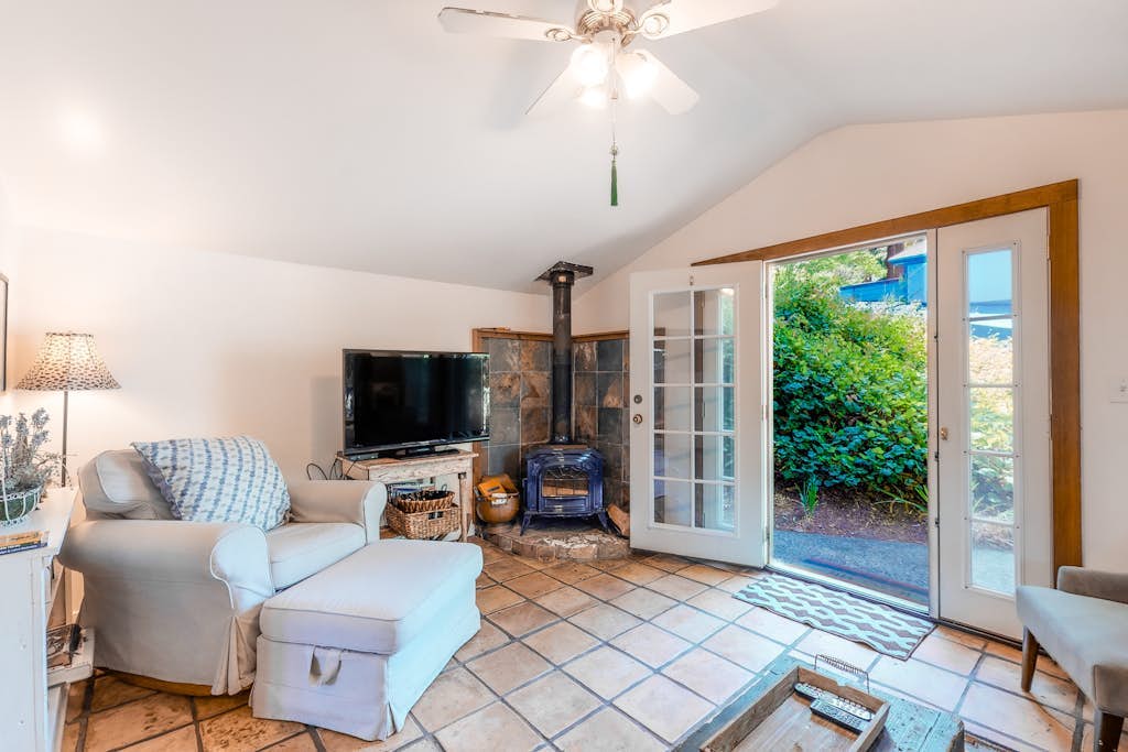 Step out the door into wine country — this dog-friendly cottage overlooks a picturesque vineyard yet sits a short walk from the Russian River, with Armstrong Redwoods 4.5 miles away. Two queen bedrooms plus a sofa bed sleep 6, and an open-air atrium connects the two buildings under a perfect view of the stars.