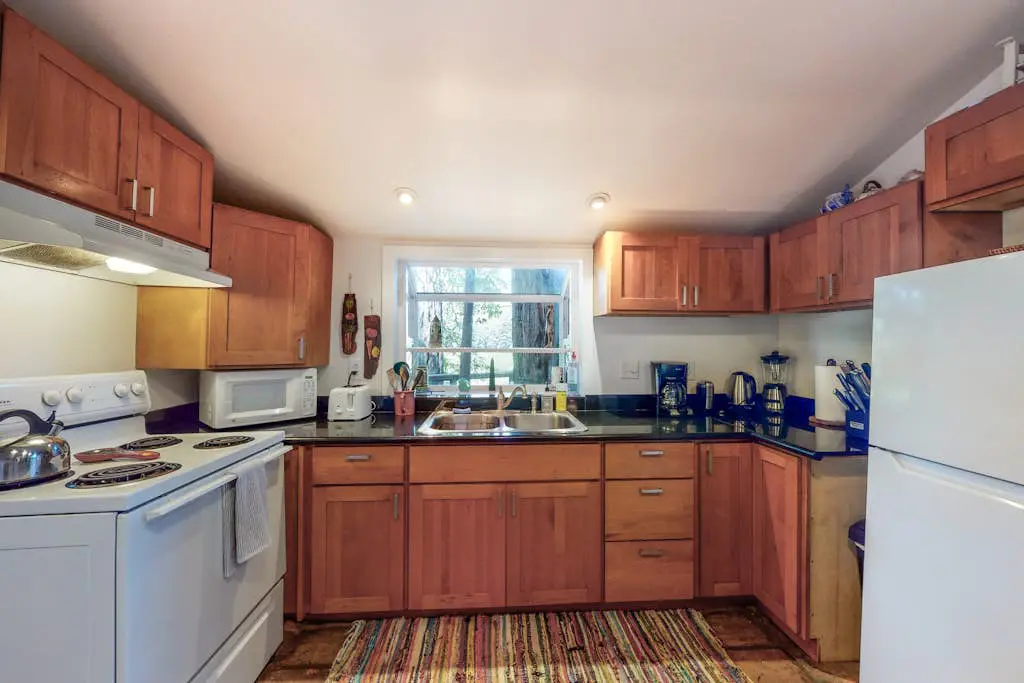Guerneville Dog-Friendly Vineyard Cottage with Hot Tub