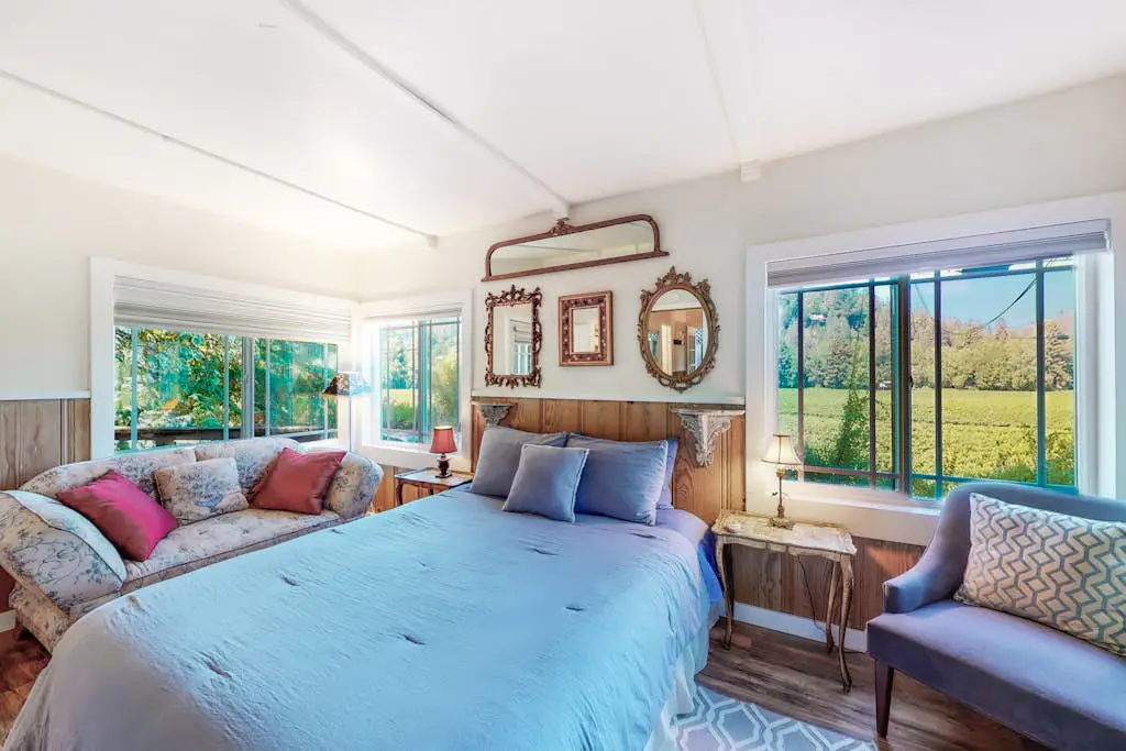 Guerneville Dog-Friendly Vineyard Cottage with Hot Tub