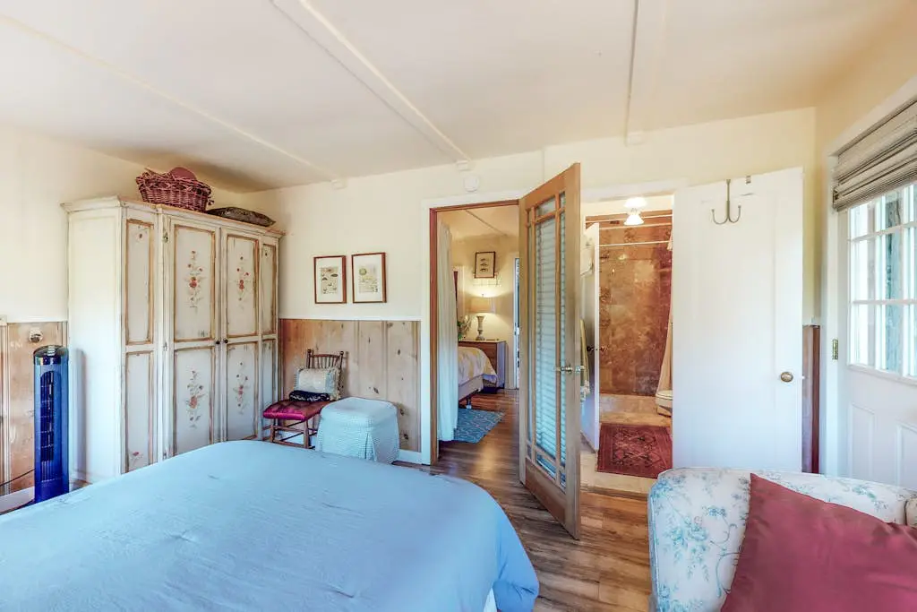 Guerneville Dog-Friendly Vineyard Cottage with Hot Tub