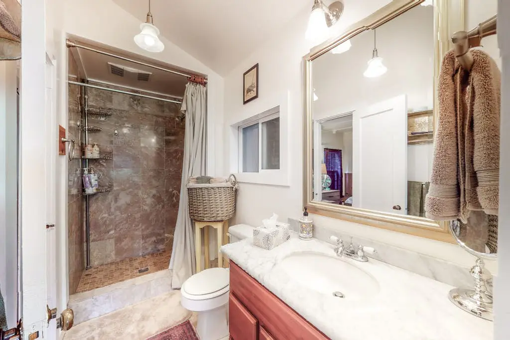 Guerneville Dog-Friendly Vineyard Cottage with Hot Tub