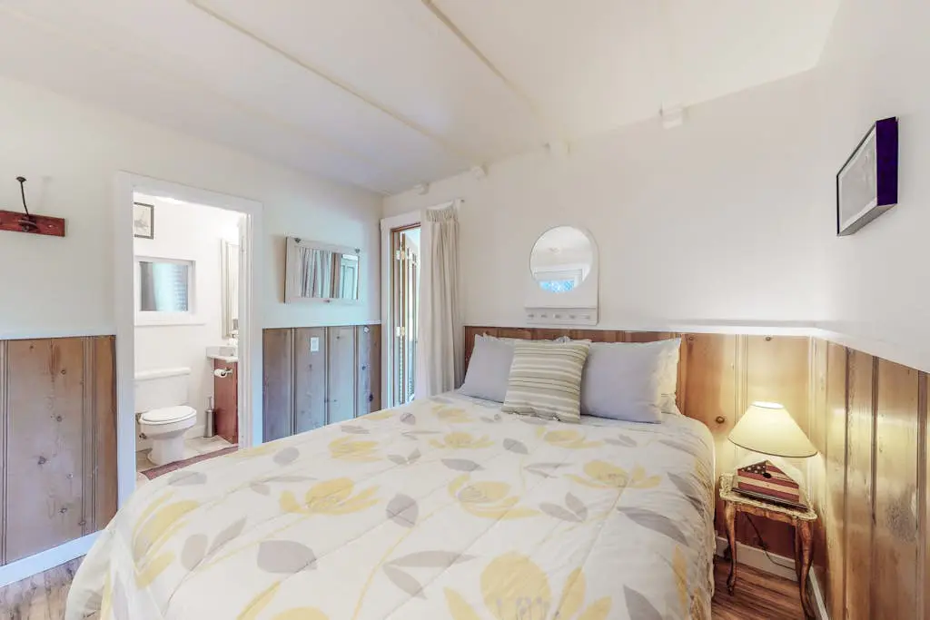 Guerneville Dog-Friendly Vineyard Cottage with Hot Tub