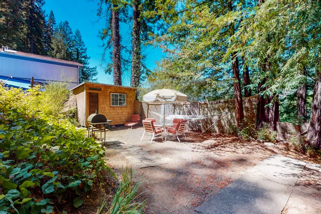 Guerneville Dog-Friendly Vineyard Cottage with Hot Tub