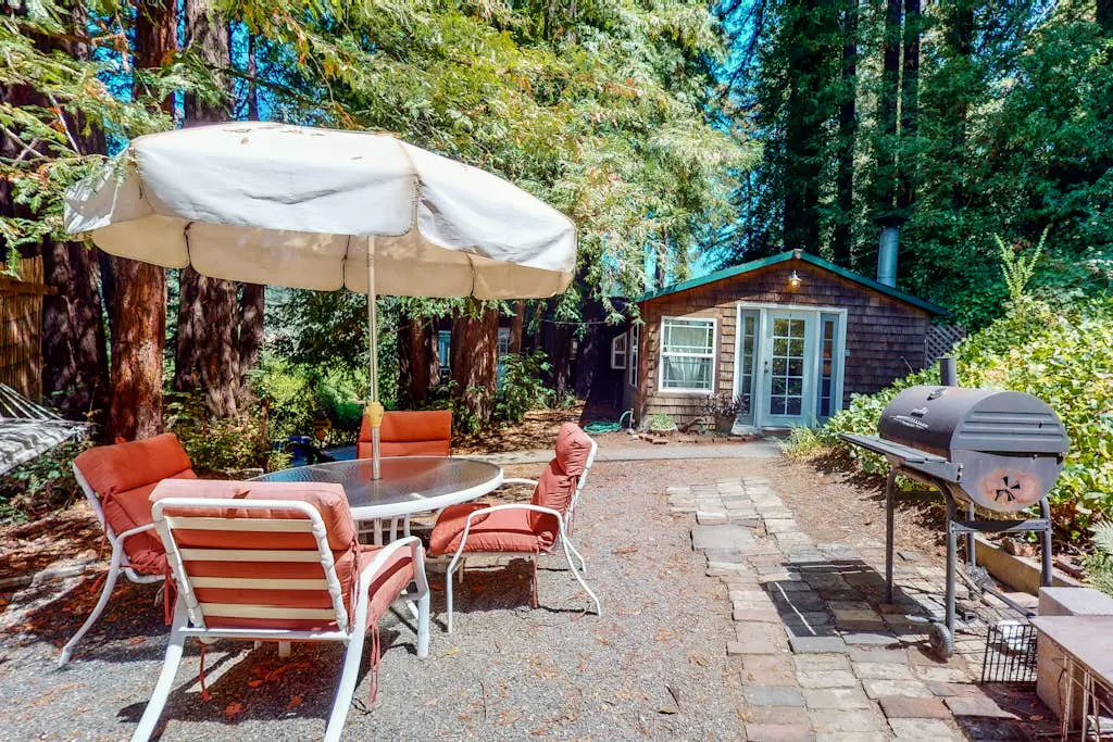 Guerneville Dog-Friendly Vineyard Cottage with Hot Tub